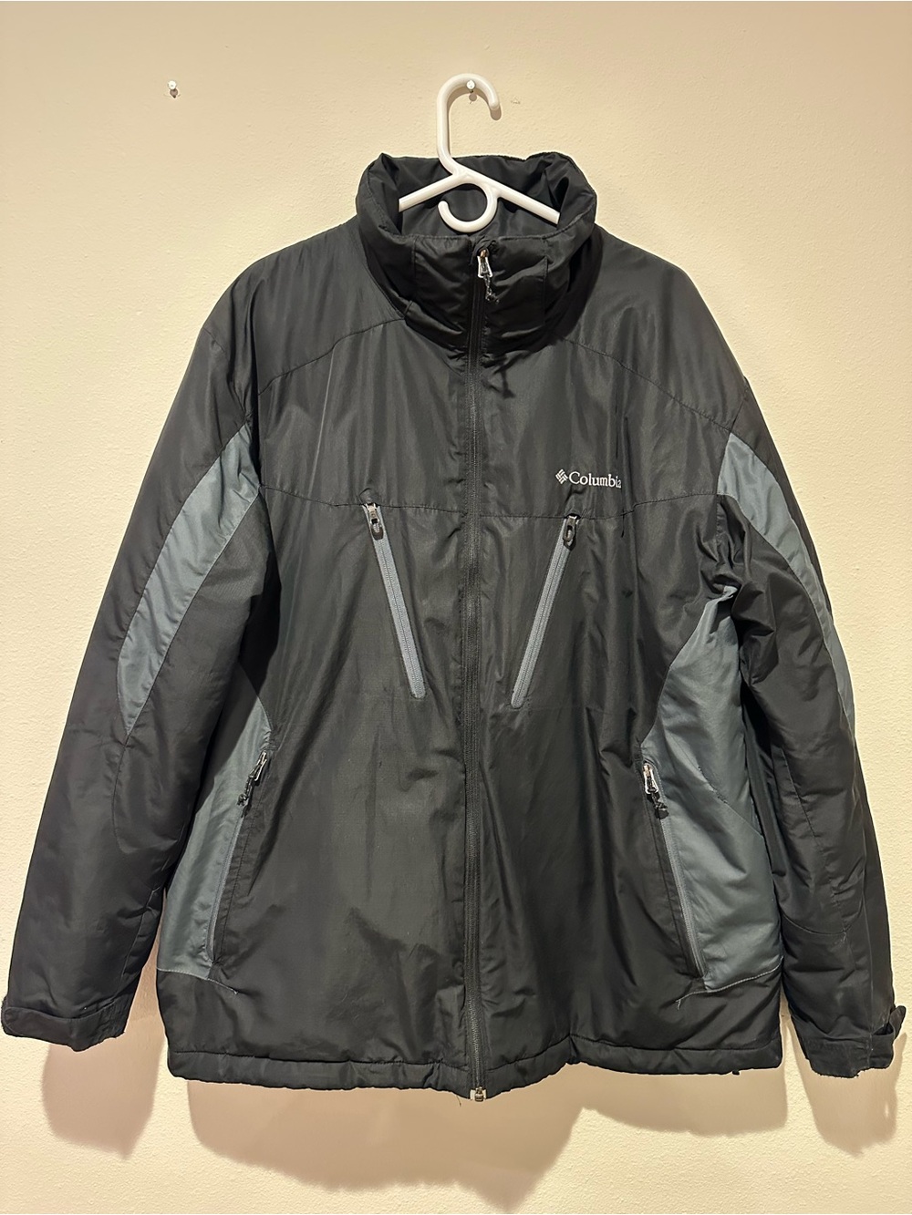Columbia Men’s Colorblock Insulated Outdoor Coat Black / Charcoal - No Hood